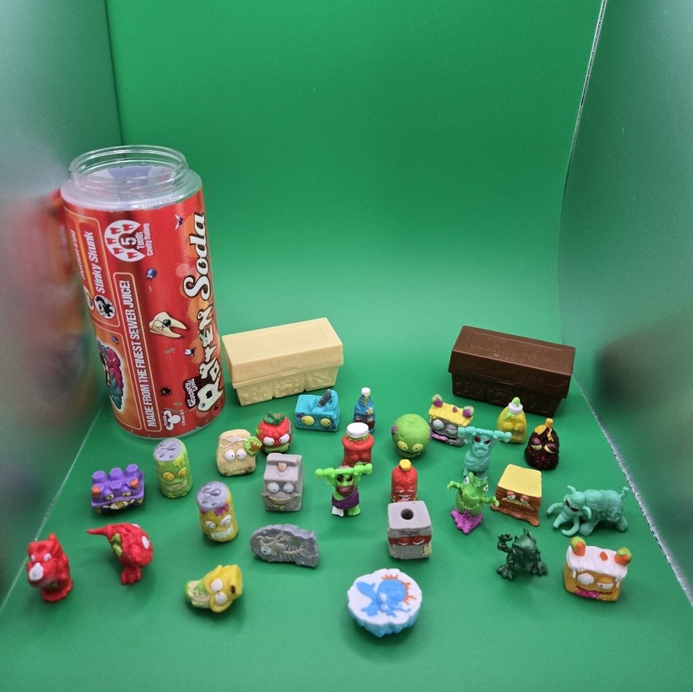 Soda Can Surprise Toy Set - Red